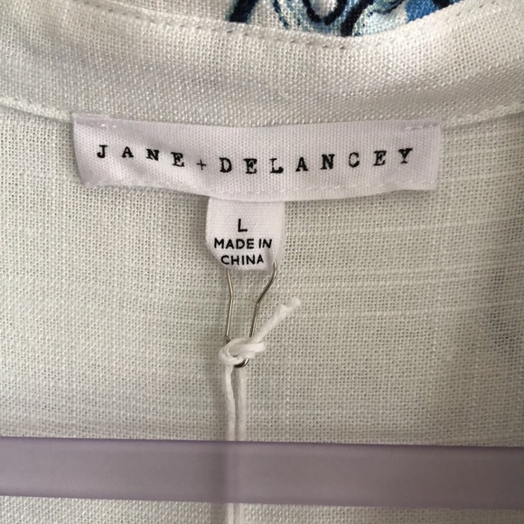 Jane & Delancey Women’s Button- Down Shirt Blouse in a SARDINE print - Picture 5 of 10